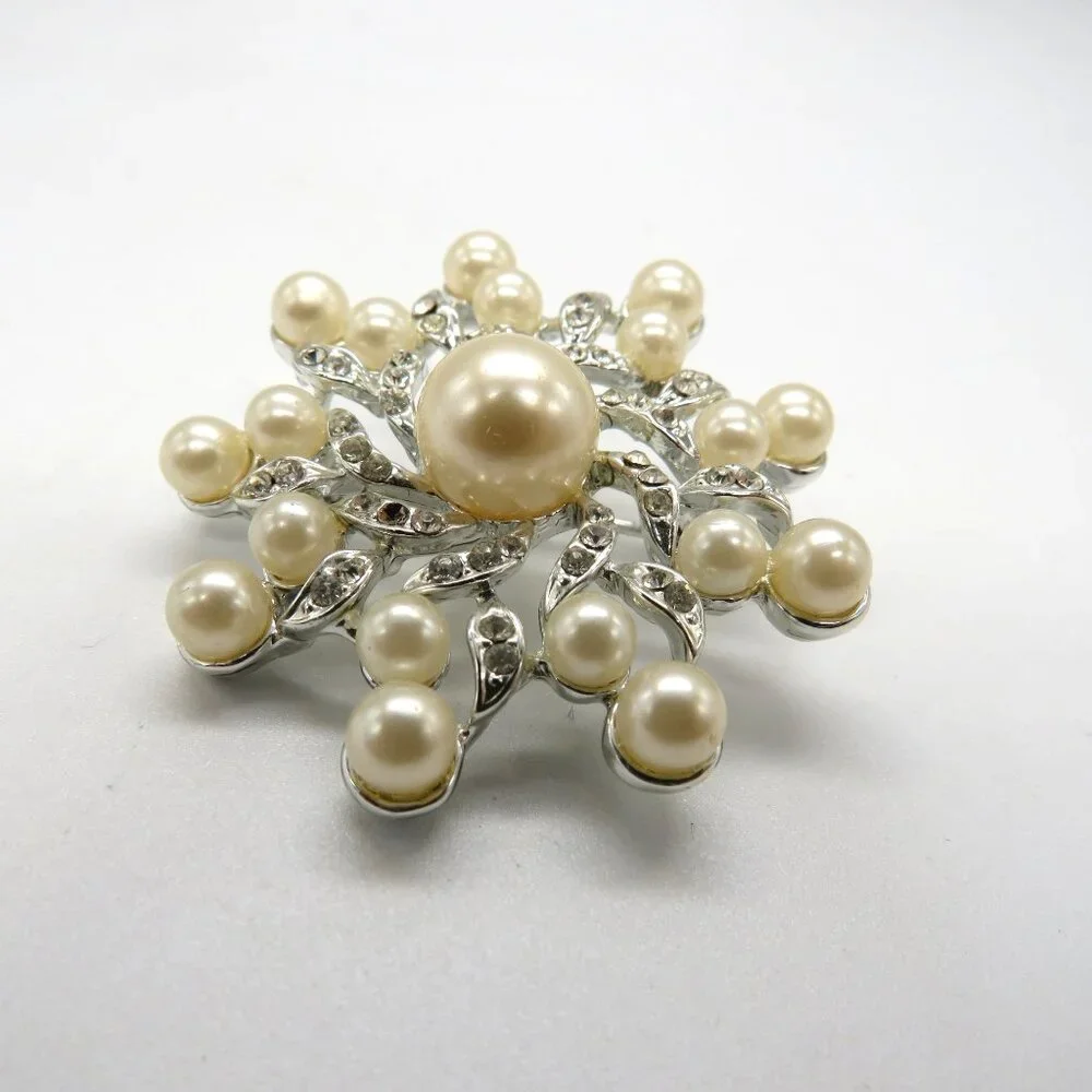 Vintage Imitation Pearl Brooch Silver Tone Clear Rhinestone Floral Design‎